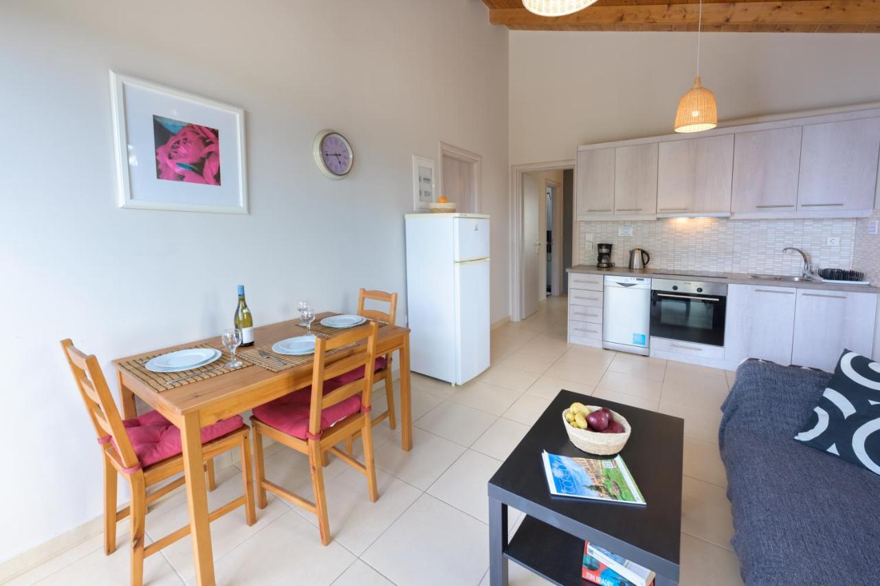 Pangolas Apartments Paxos Longós Екстериор снимка