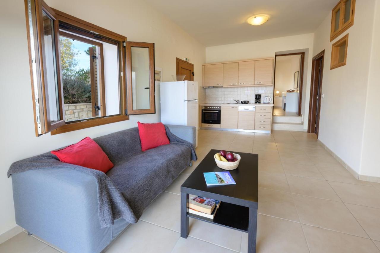 Pangolas Apartments Paxos Longós Екстериор снимка