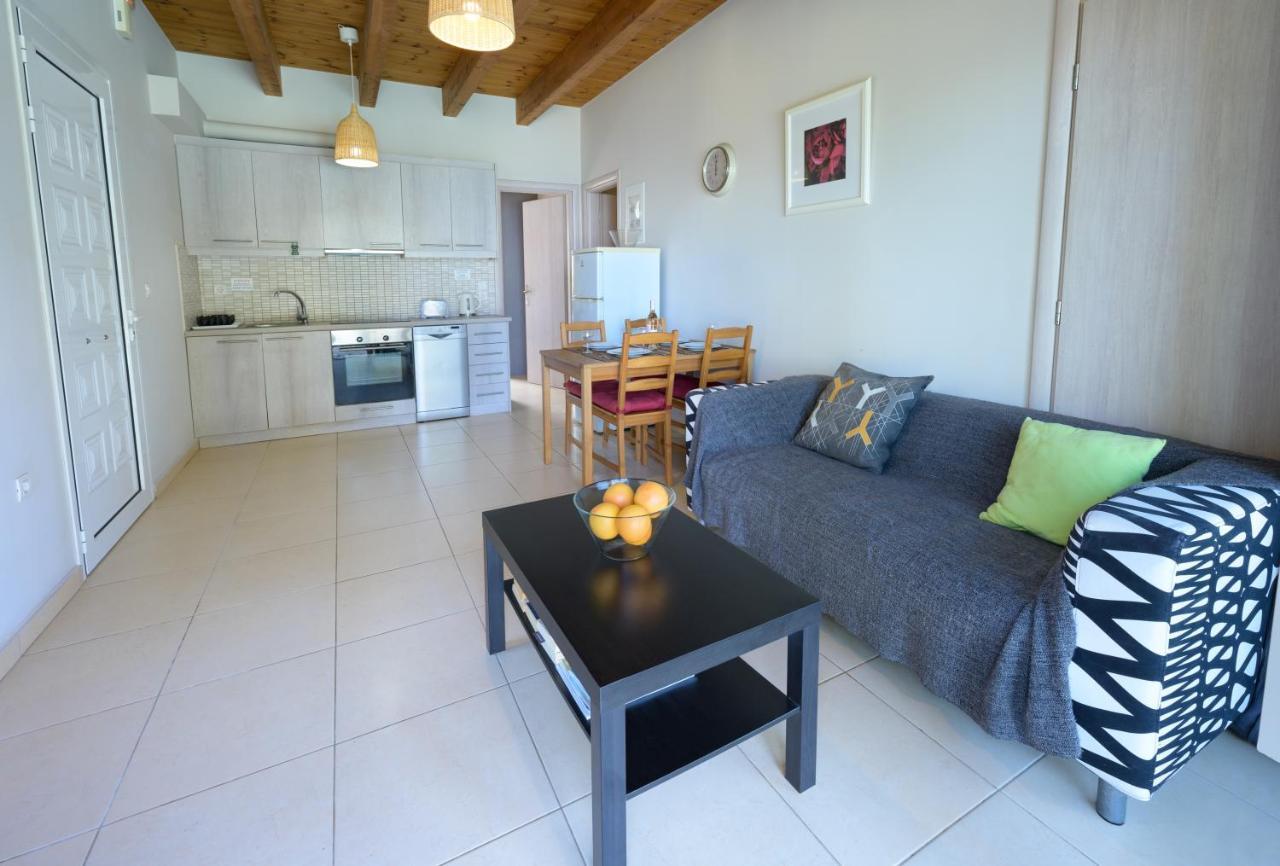 Pangolas Apartments Paxos Longós Екстериор снимка