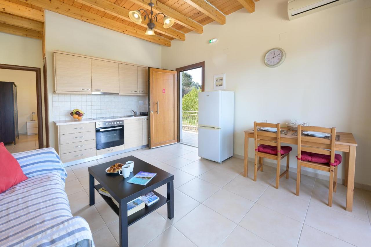 Pangolas Apartments Paxos Longós Екстериор снимка