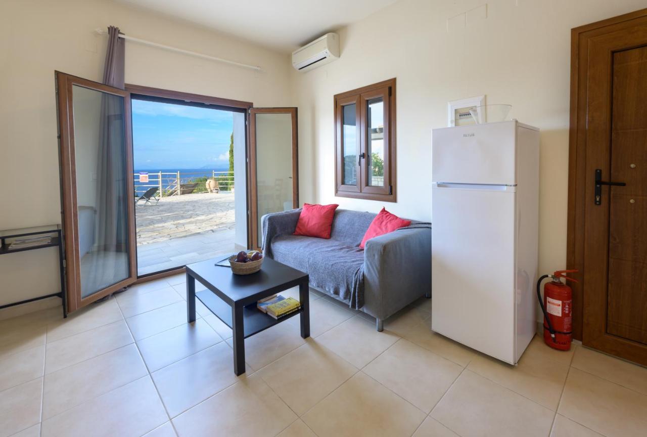 Pangolas Apartments Paxos Longós Екстериор снимка