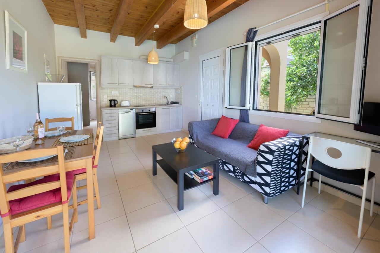 Pangolas Apartments Paxos Longós Екстериор снимка