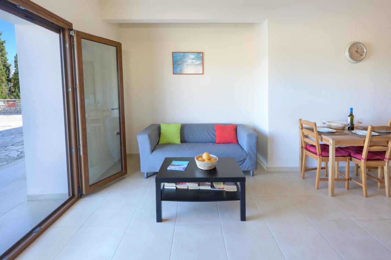 Pangolas Apartments Paxos Longós Екстериор снимка