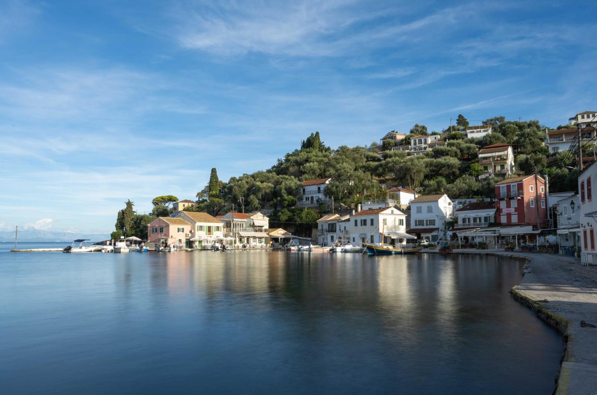 Pangolas Apartments Paxos Longós Екстериор снимка