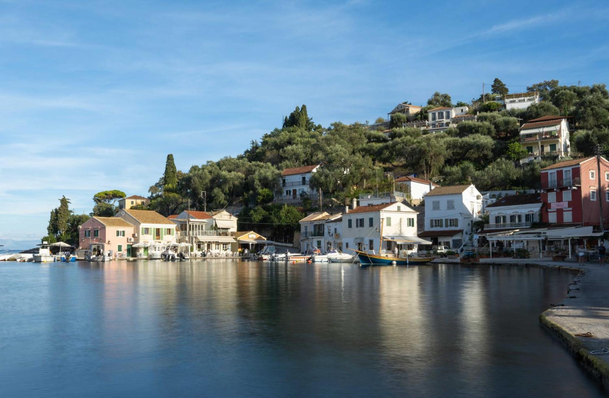 Pangolas Apartments Paxos Longós Екстериор снимка