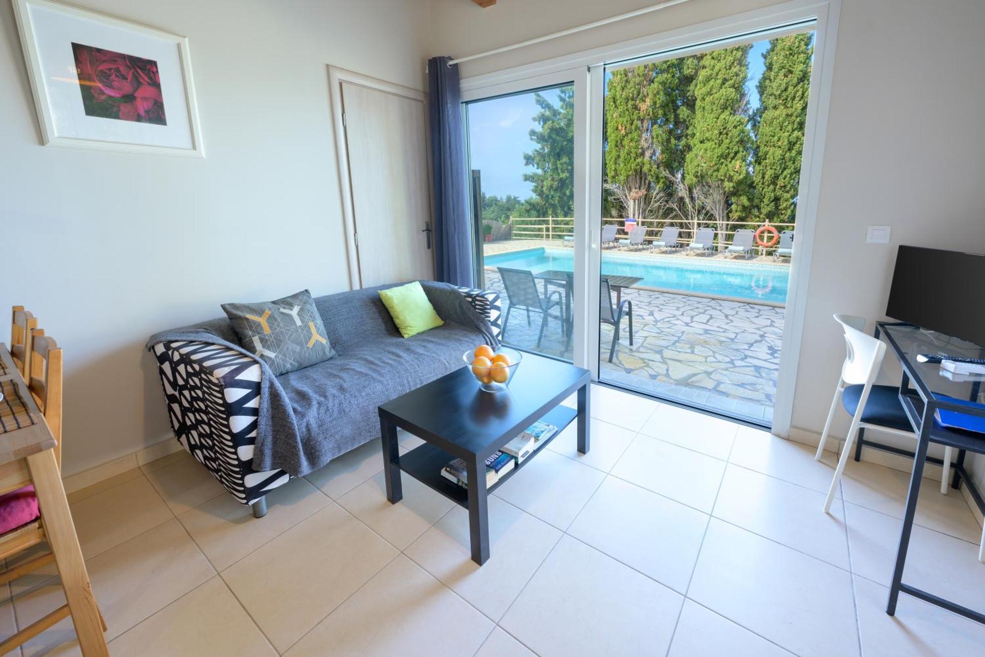 Pangolas Apartments Paxos Longós Екстериор снимка
