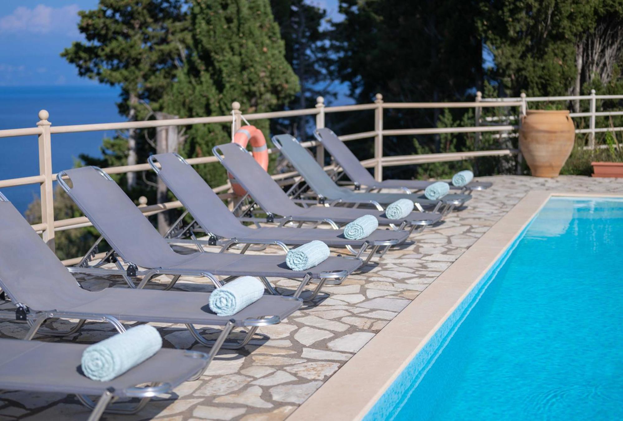 Pangolas Apartments Paxos Longós Екстериор снимка