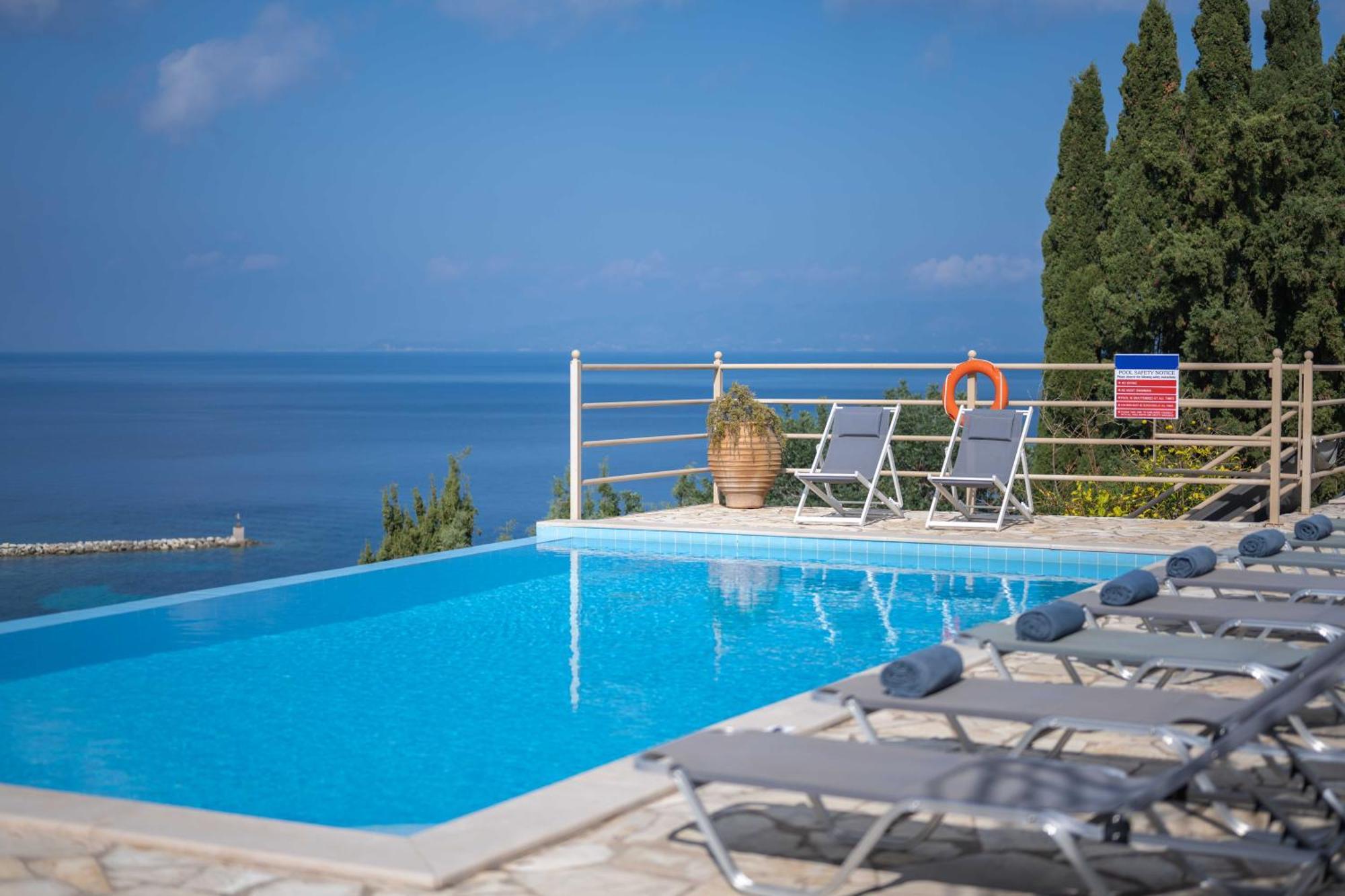 Pangolas Apartments Paxos Longós Екстериор снимка