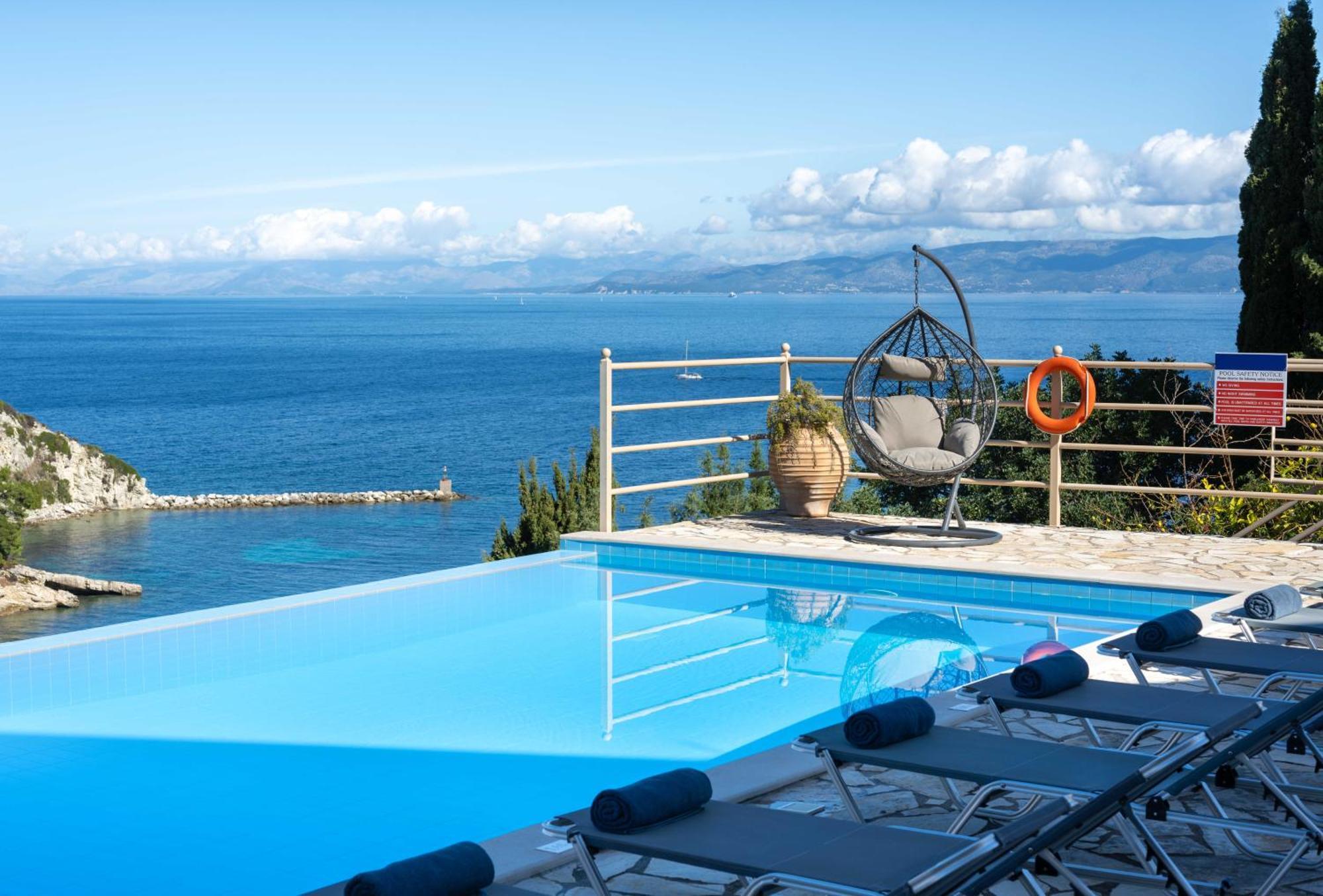 Pangolas Apartments Paxos Longós Екстериор снимка