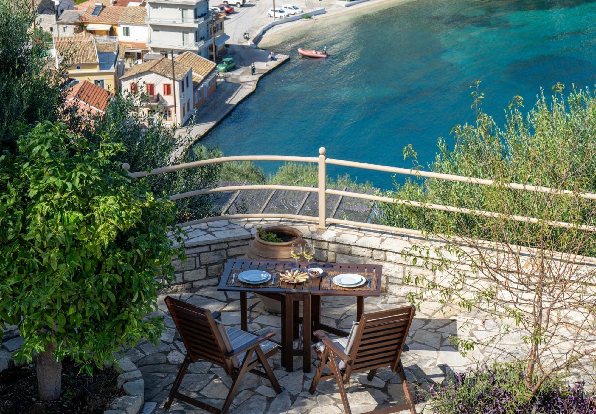 Pangolas Apartments Paxos Longós Екстериор снимка