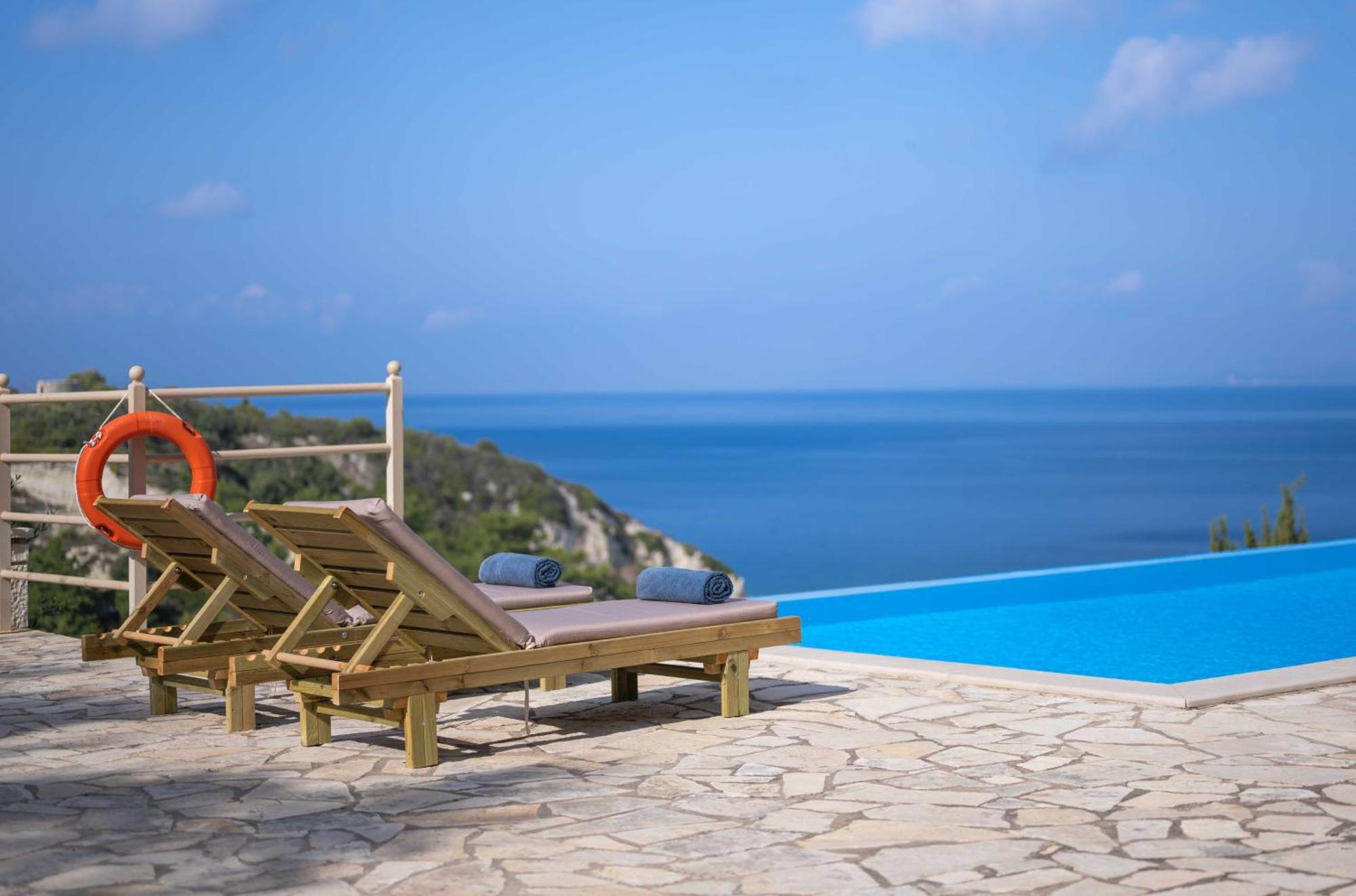 Pangolas Apartments Paxos Longós Екстериор снимка