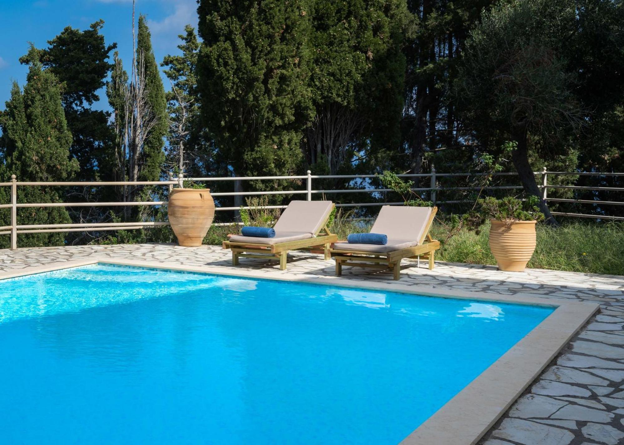 Pangolas Apartments Paxos Longós Екстериор снимка